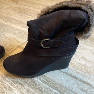 Black boots with fur!